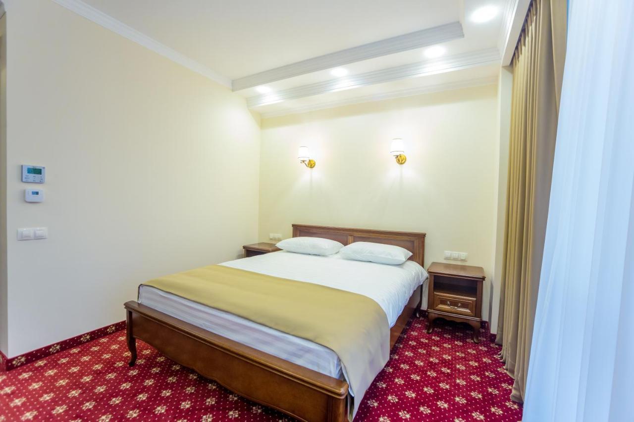 Ambassador Hotel Chişinău Esterno foto