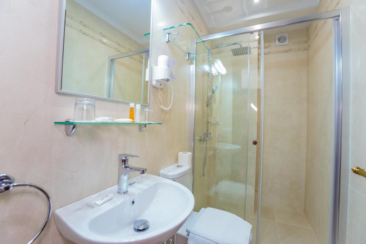 Ambassador Hotel Chişinău Esterno foto