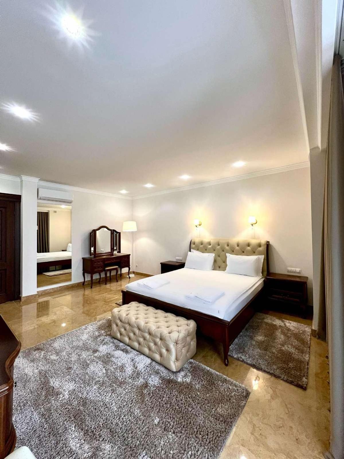 Ambassador Hotel Chişinău Esterno foto
