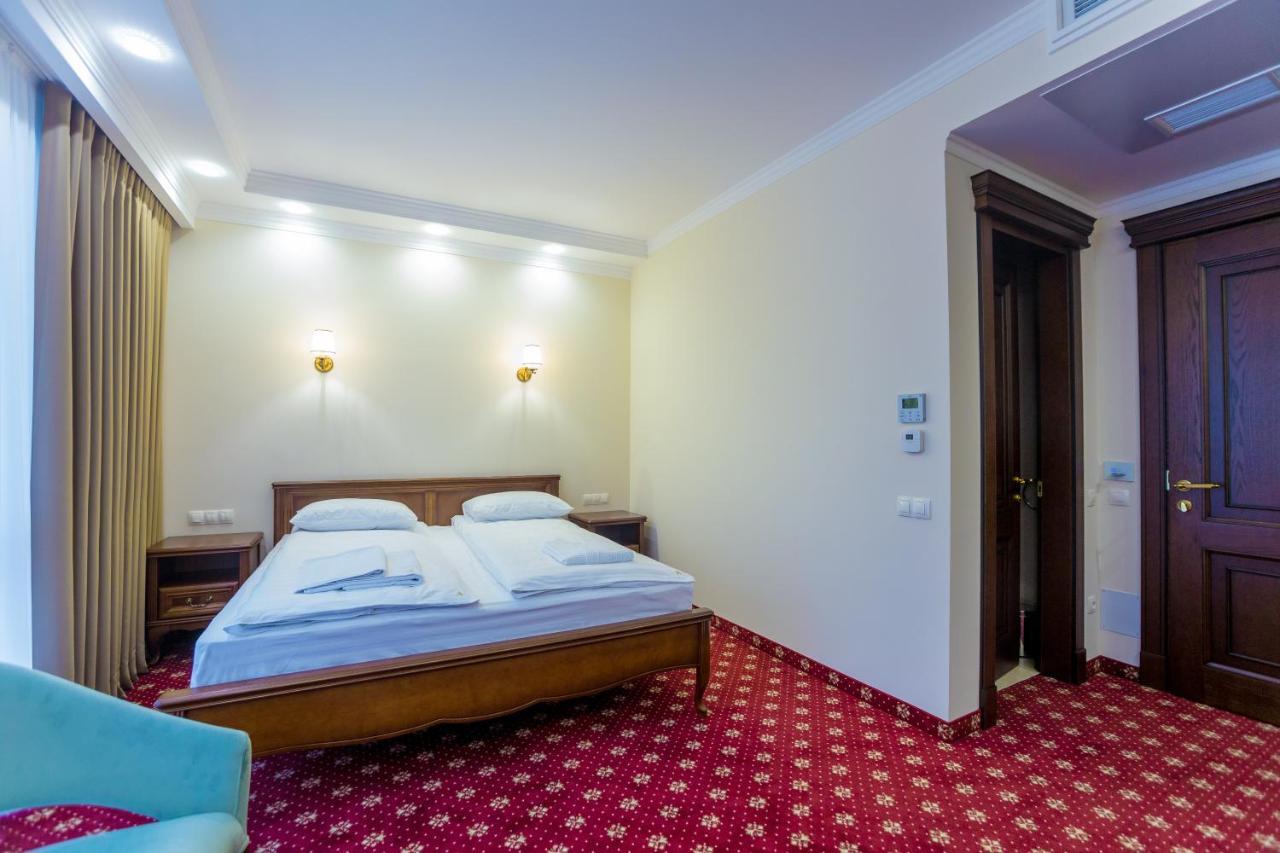 Ambassador Hotel Chişinău Esterno foto