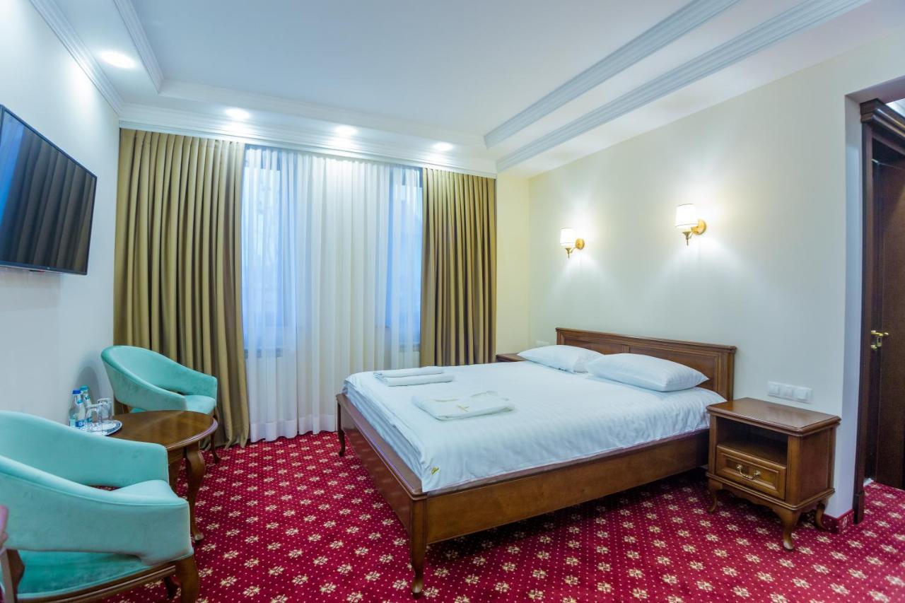 Ambassador Hotel Chişinău Esterno foto