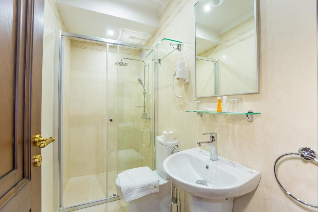 Ambassador Hotel Chişinău Esterno foto