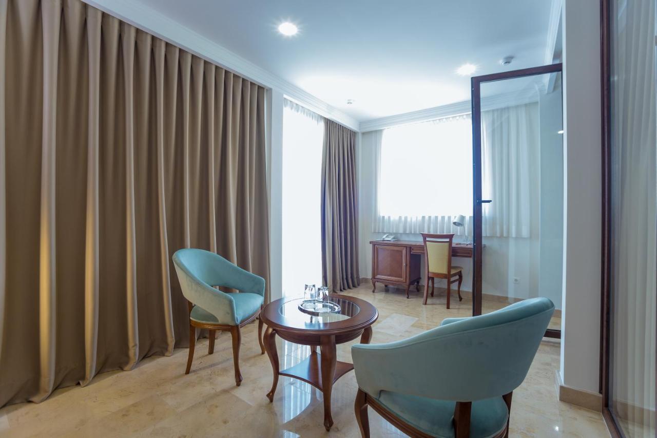 Ambassador Hotel Chişinău Esterno foto