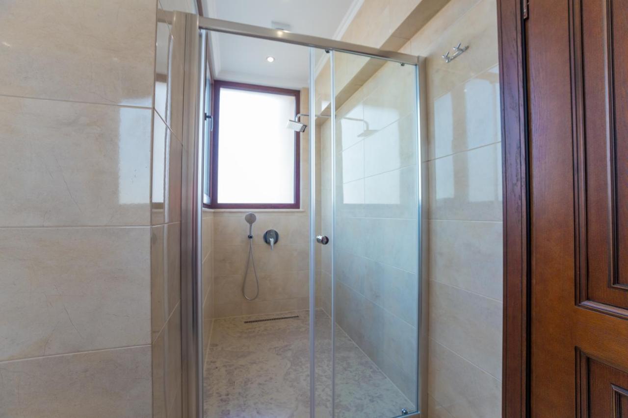 Ambassador Hotel Chişinău Esterno foto