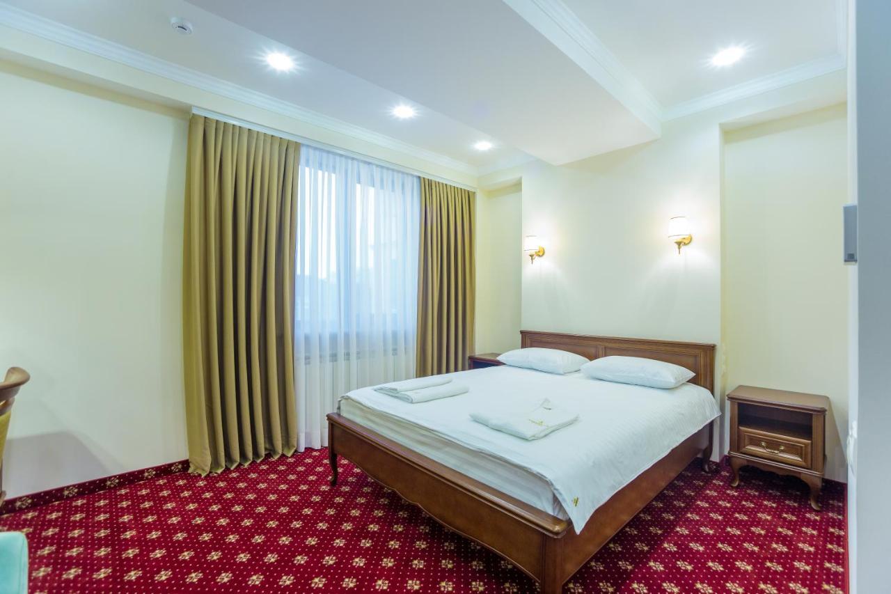 Ambassador Hotel Chişinău Esterno foto