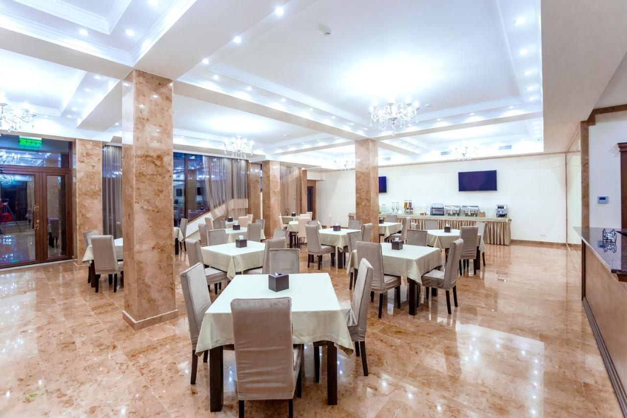 Ambassador Hotel Chişinău Esterno foto