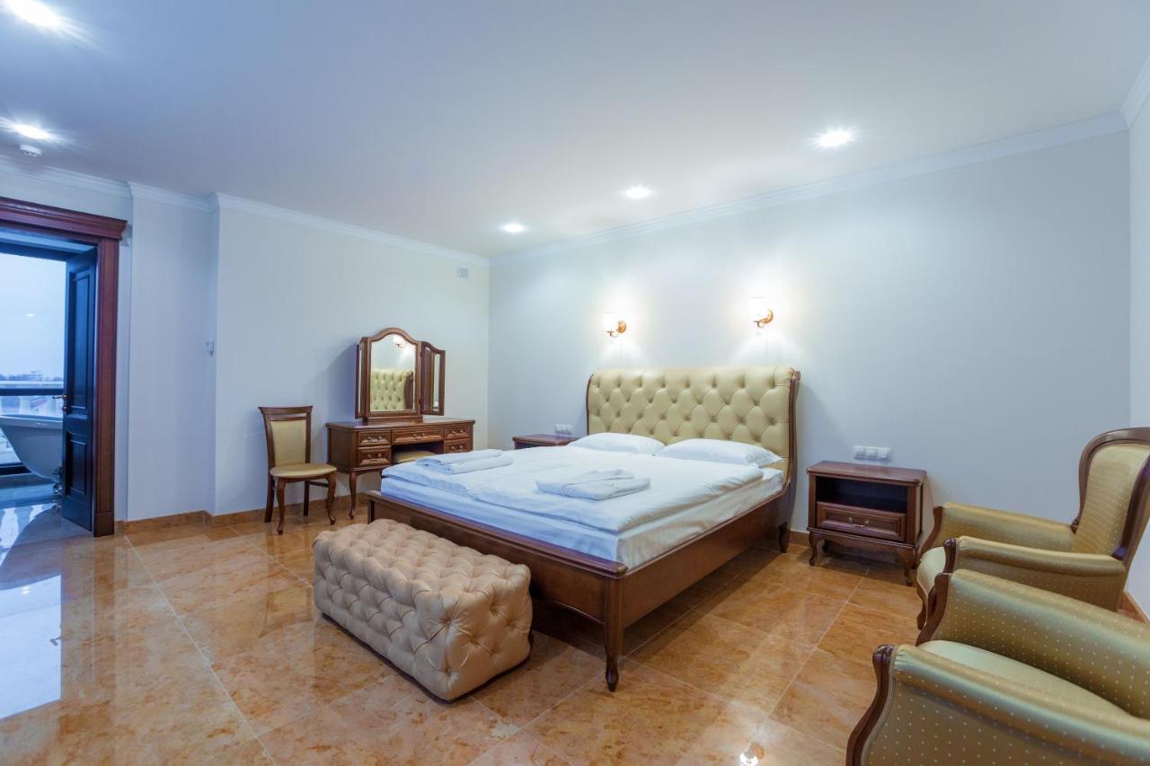 Ambassador Hotel Chişinău Esterno foto