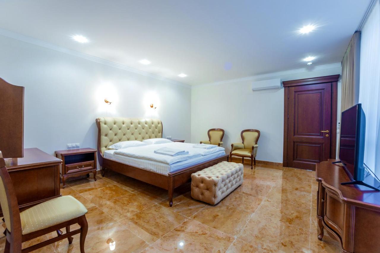 Ambassador Hotel Chişinău Esterno foto