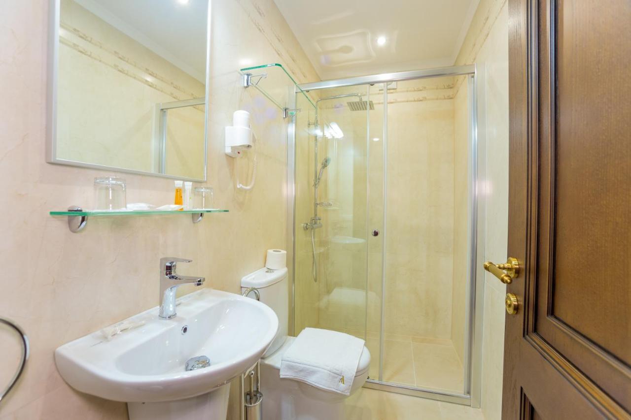 Ambassador Hotel Chişinău Esterno foto