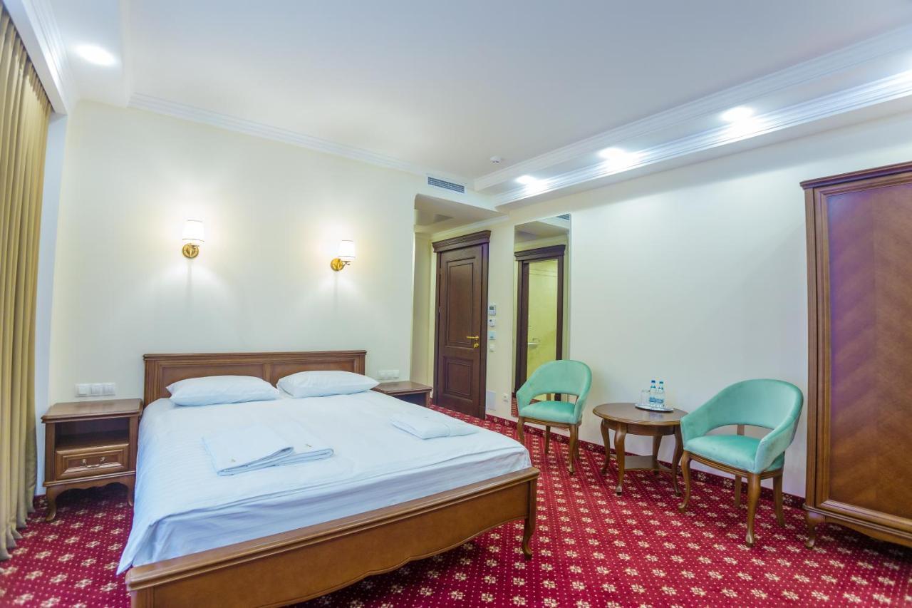 Ambassador Hotel Chişinău Esterno foto